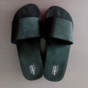 La Vie en Rose beach slides size 10 sandals